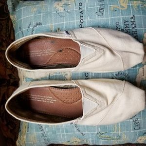 Toms Shoes